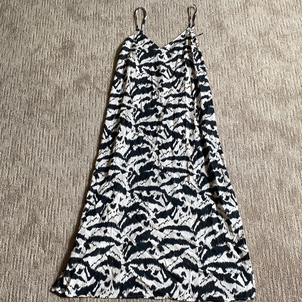 NWT Satin Old Navy Black and Creme Patterned Maxi Slip Sun Dress